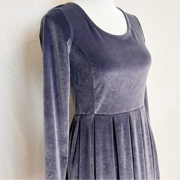 ✖️SOLD✖️•ARIZIA Talula• Lambeth Velvet Skater Dress - Picture 5 of 12